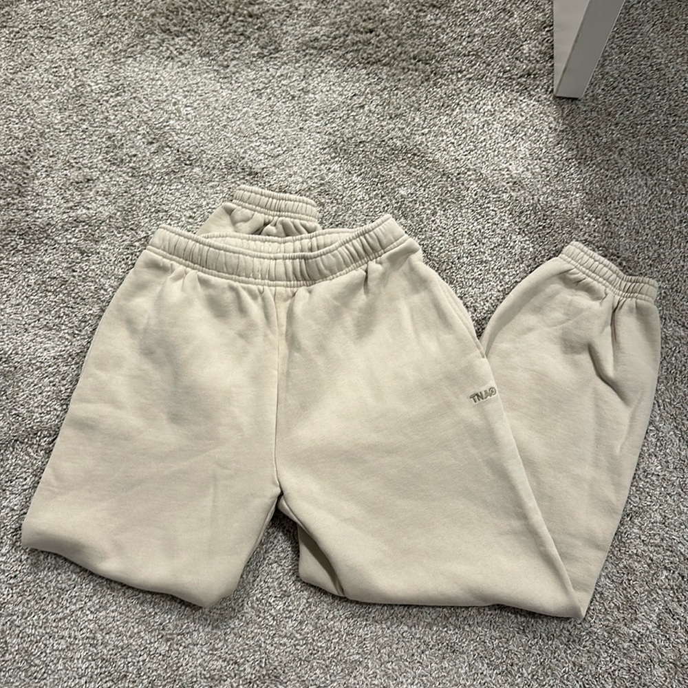Aritzia TNA cozy fleece joggers